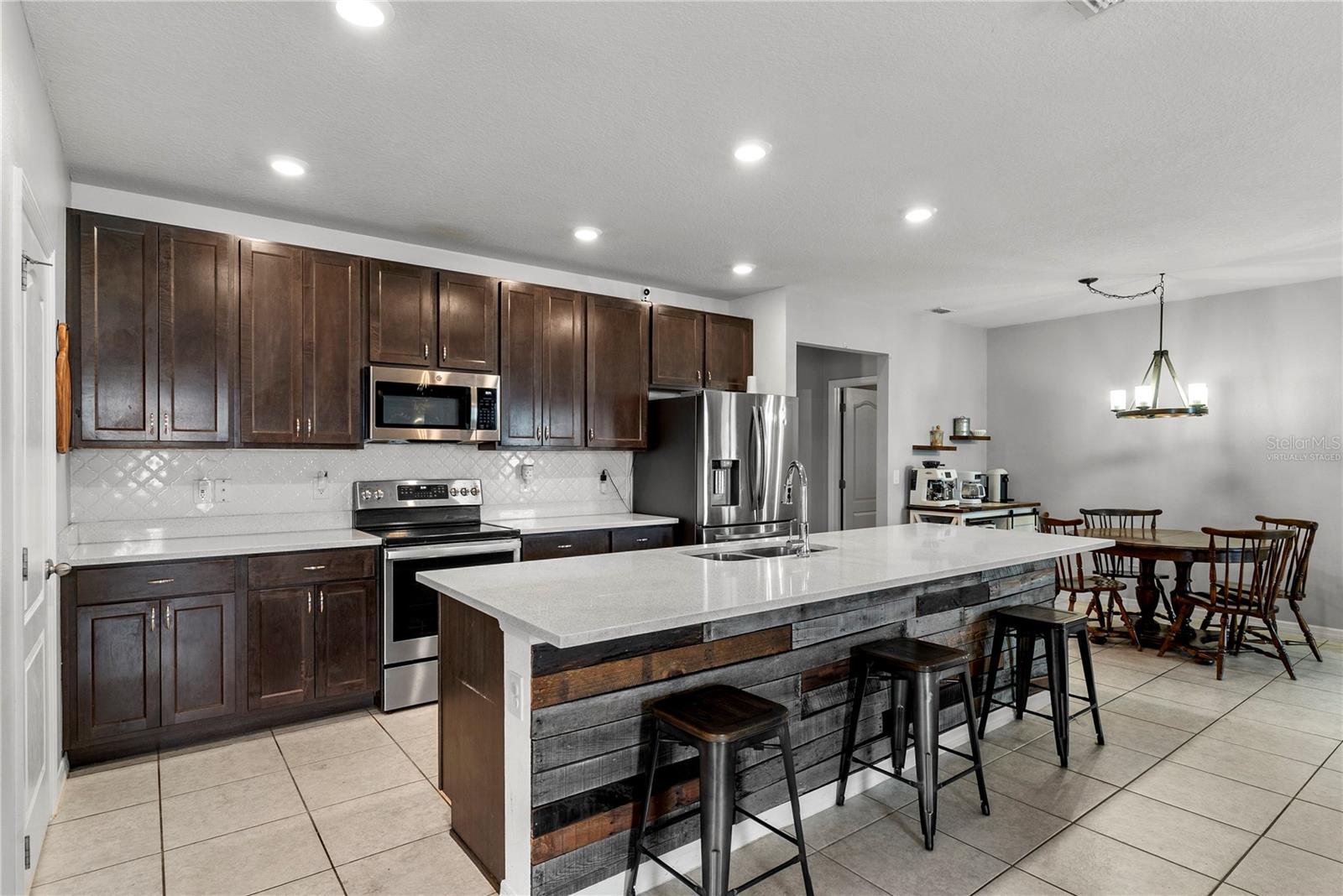 KNIGHT LAKE ESTATES - Residential