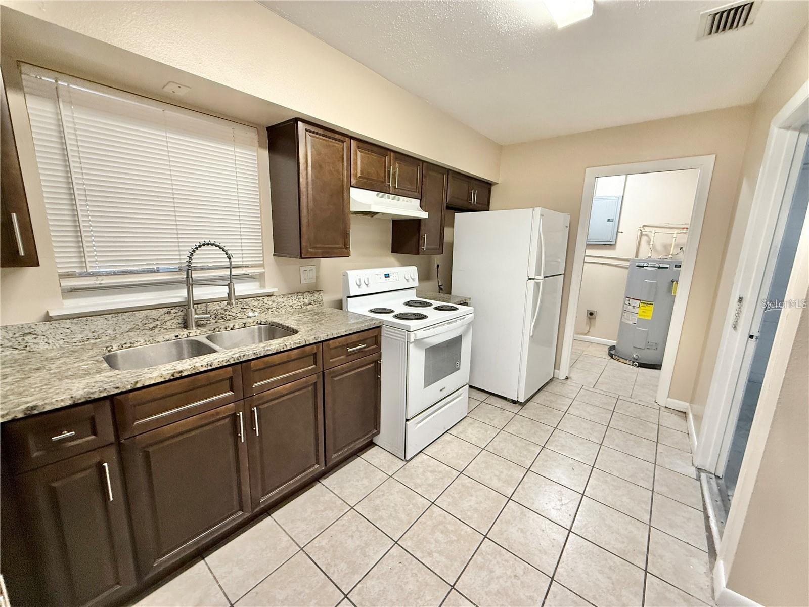 GREEN ACRES - Residential Lease