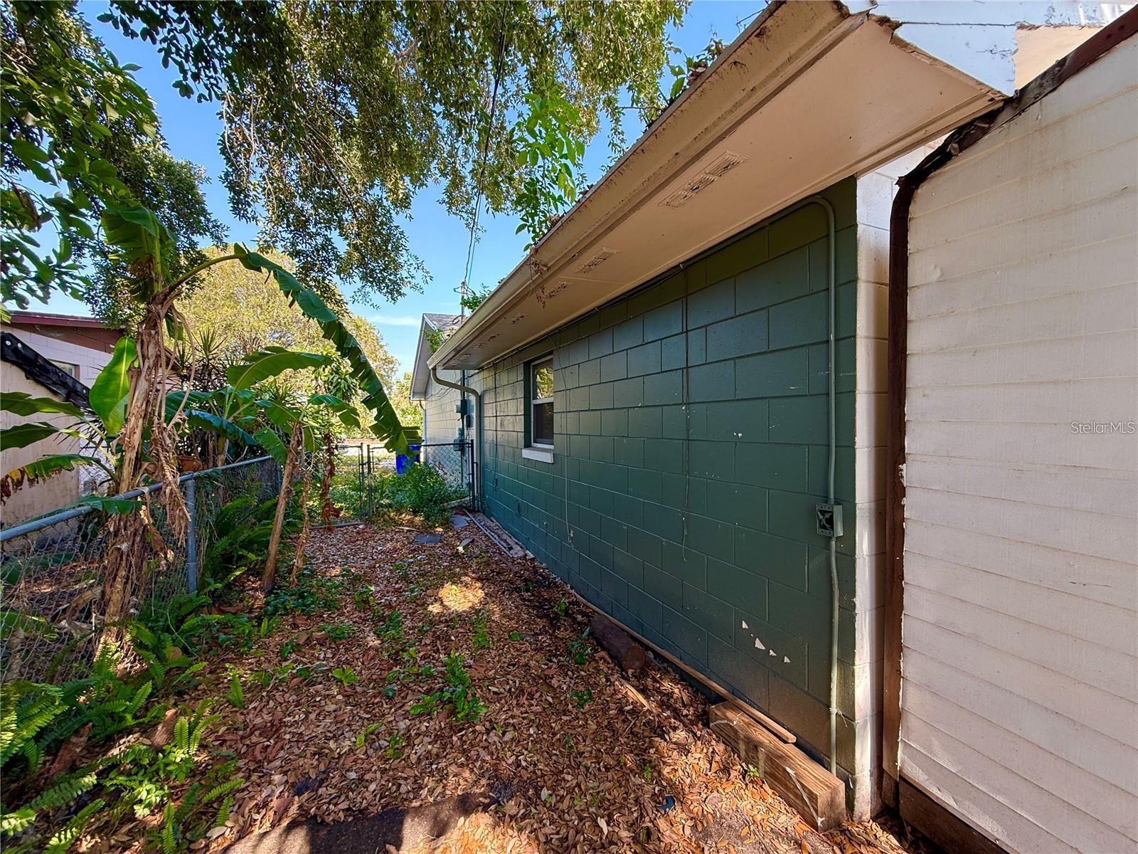 GREEN ACRES - Residential Lease