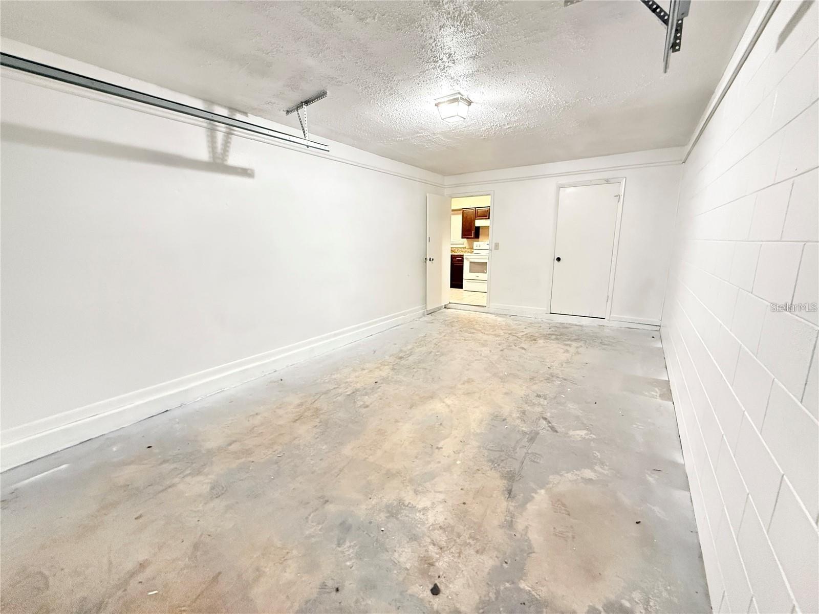 GREEN ACRES - Residential Lease