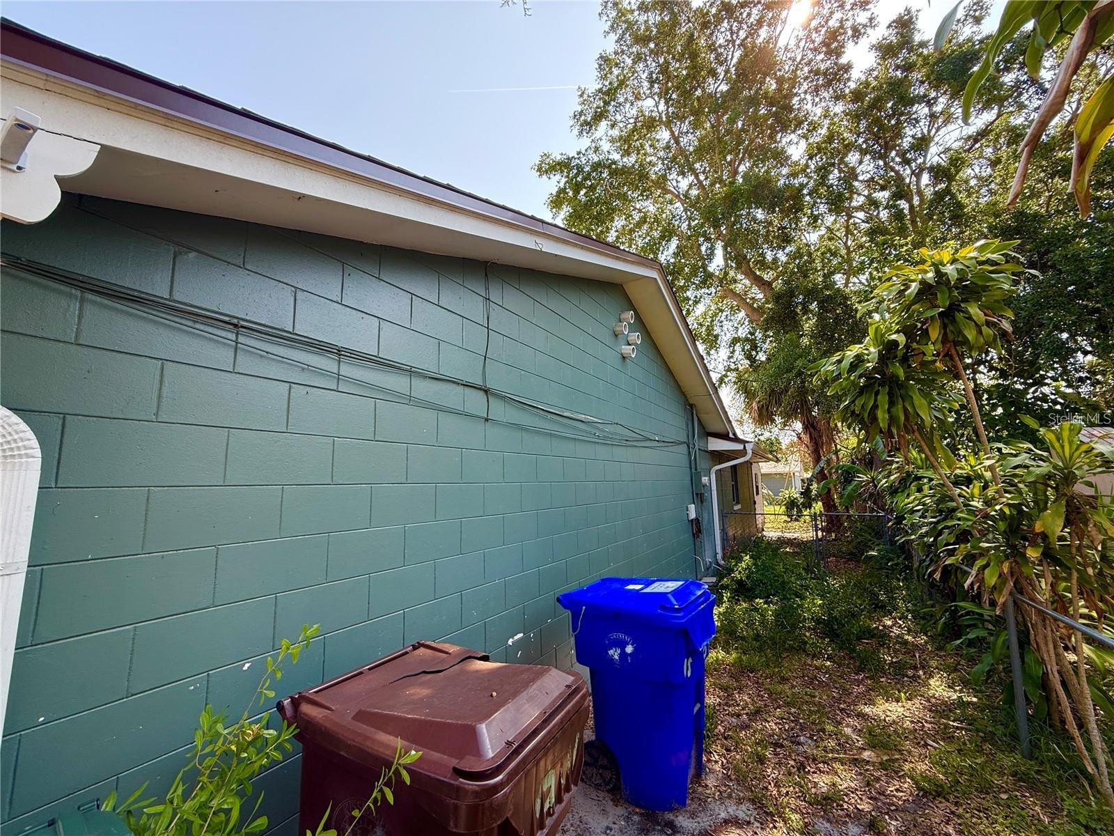 GREEN ACRES - Residential Lease
