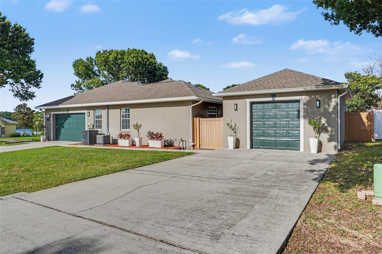 SANDY POINTE - Residential