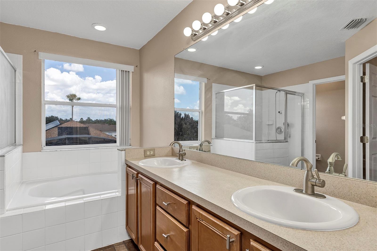 HUNTERS CREEK TR 526 PH 01 - Residential