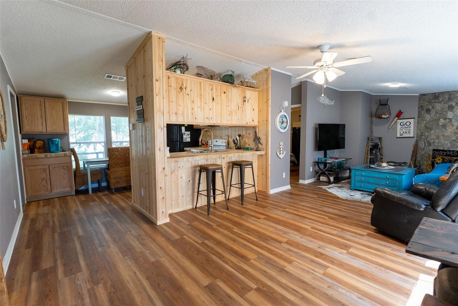 BUCKSKIN LAKE MANOR - Residential