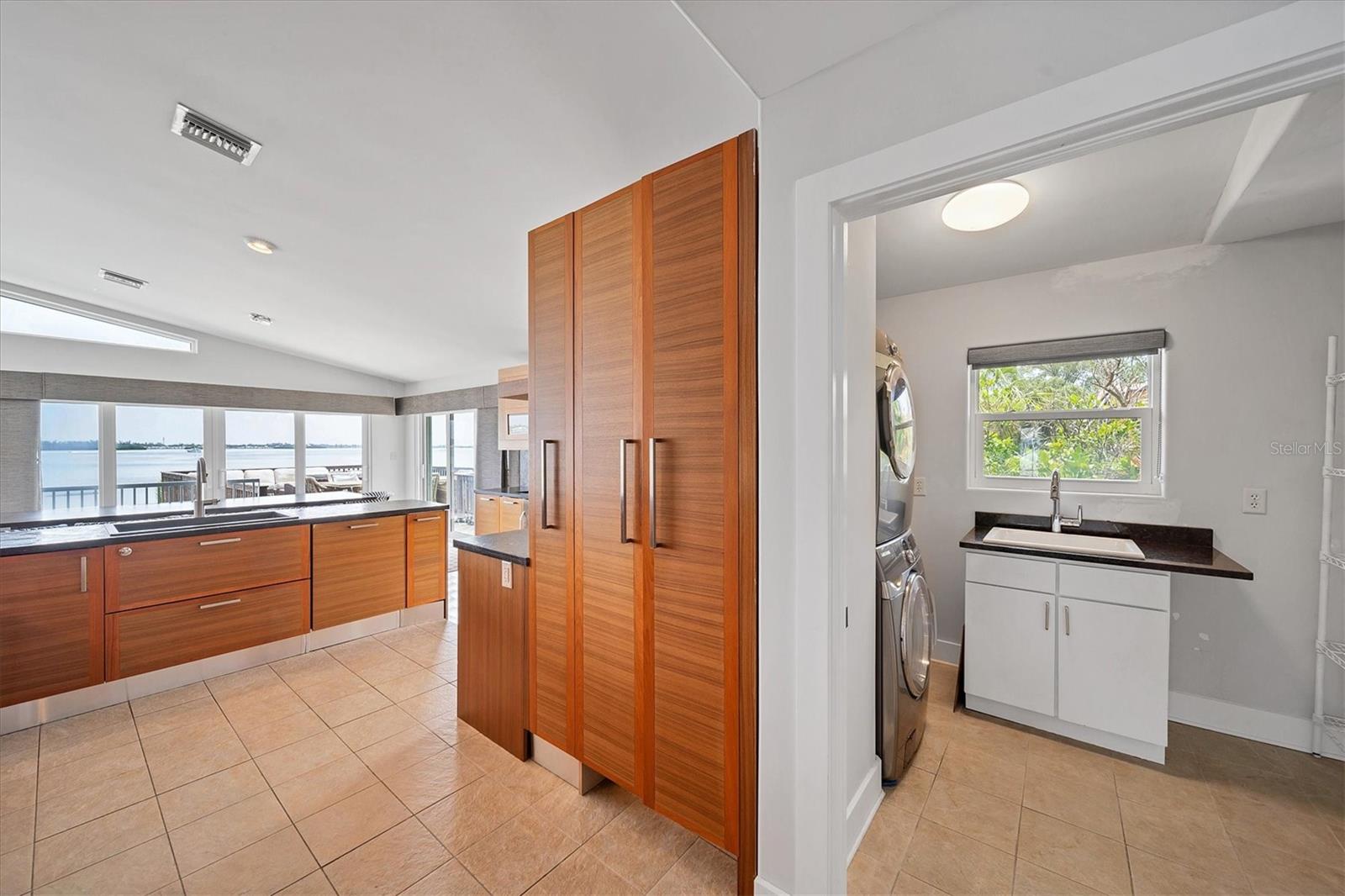 CORTEZ BEACH - Residential