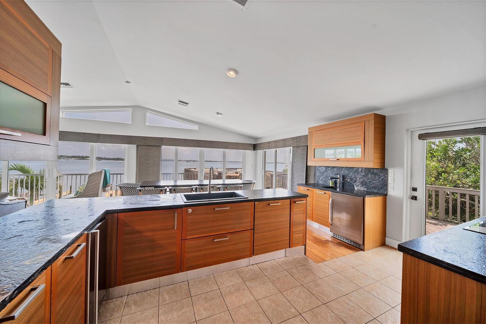 CORTEZ BEACH - Residential