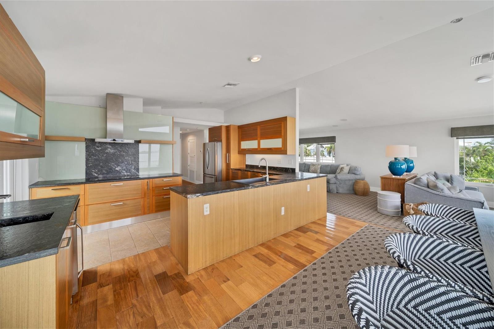 CORTEZ BEACH - Residential