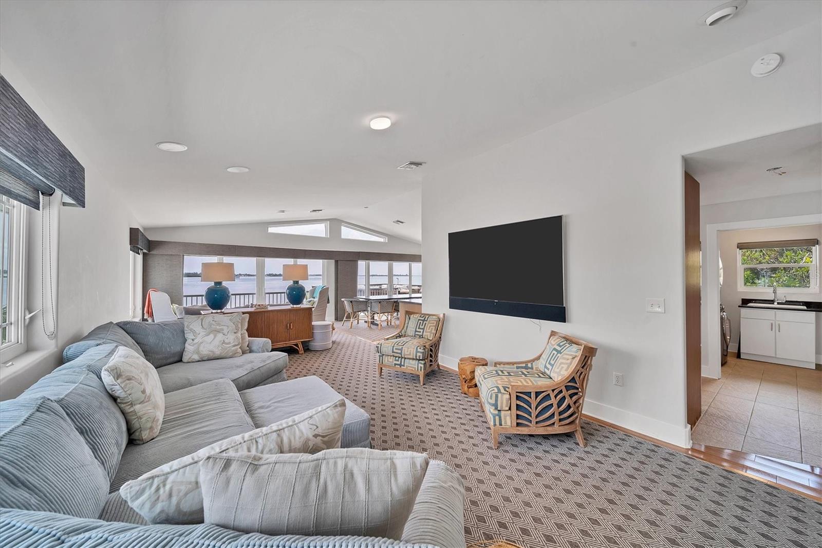 CORTEZ BEACH - Residential