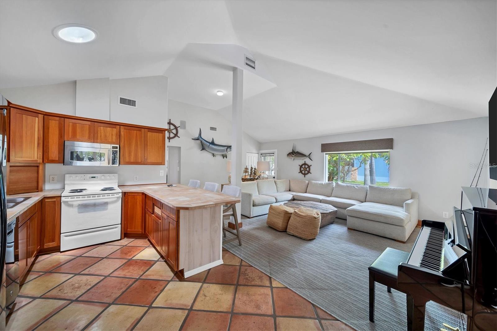 CORTEZ BEACH - Residential