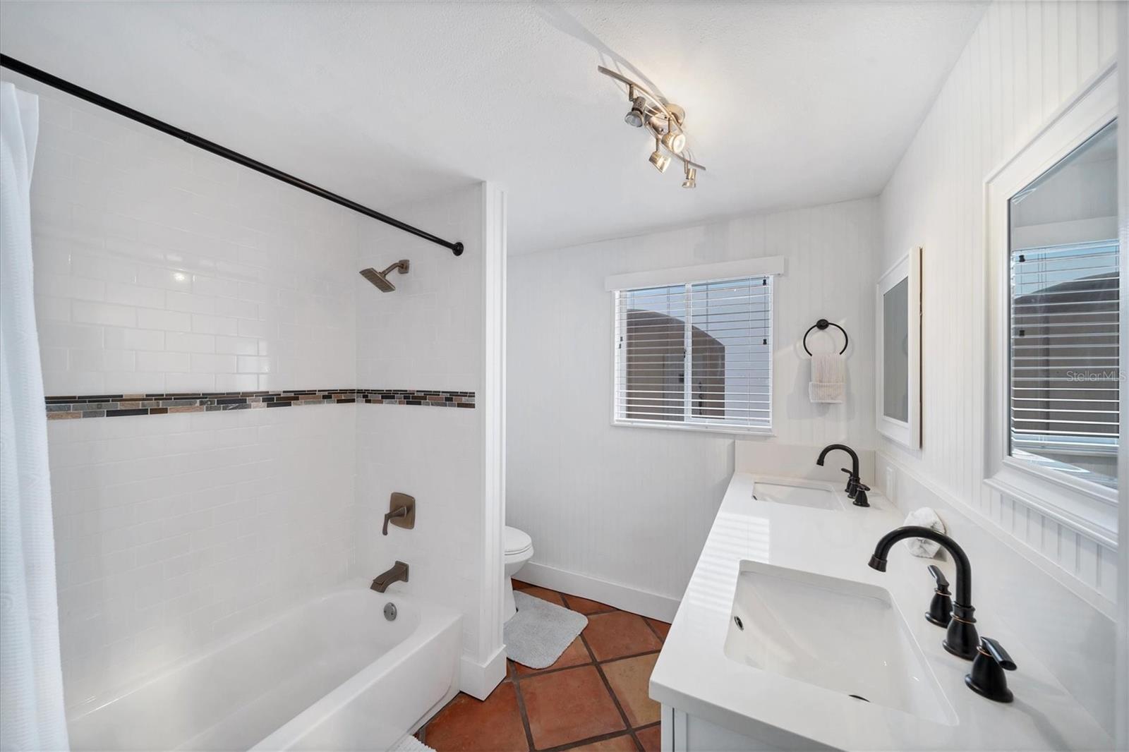 CORTEZ BEACH - Residential