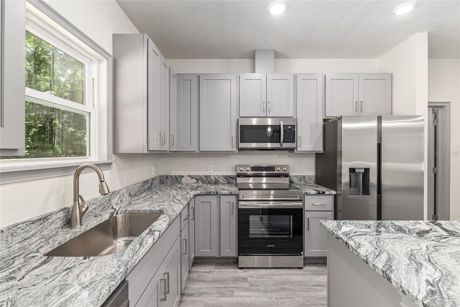 FORT WHITE STATION - Residential