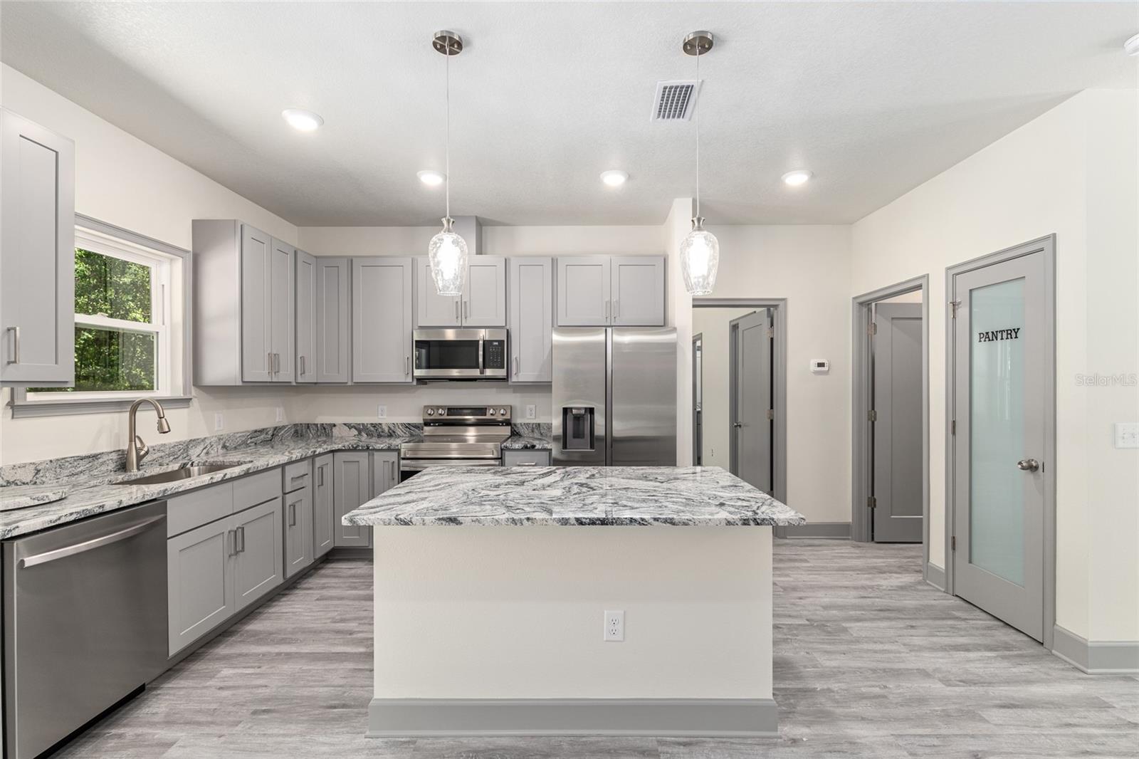 FORT WHITE STATION - Residential