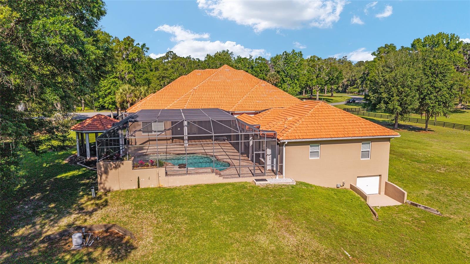 COUNTRY CLUB FARMS A HAMLET - Residential