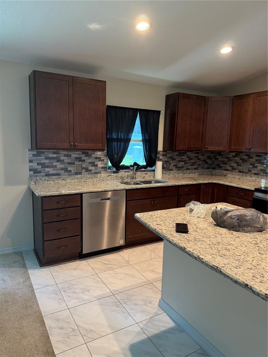 BELLEVIEW HEIGHTS ESTATE - Residential Lease