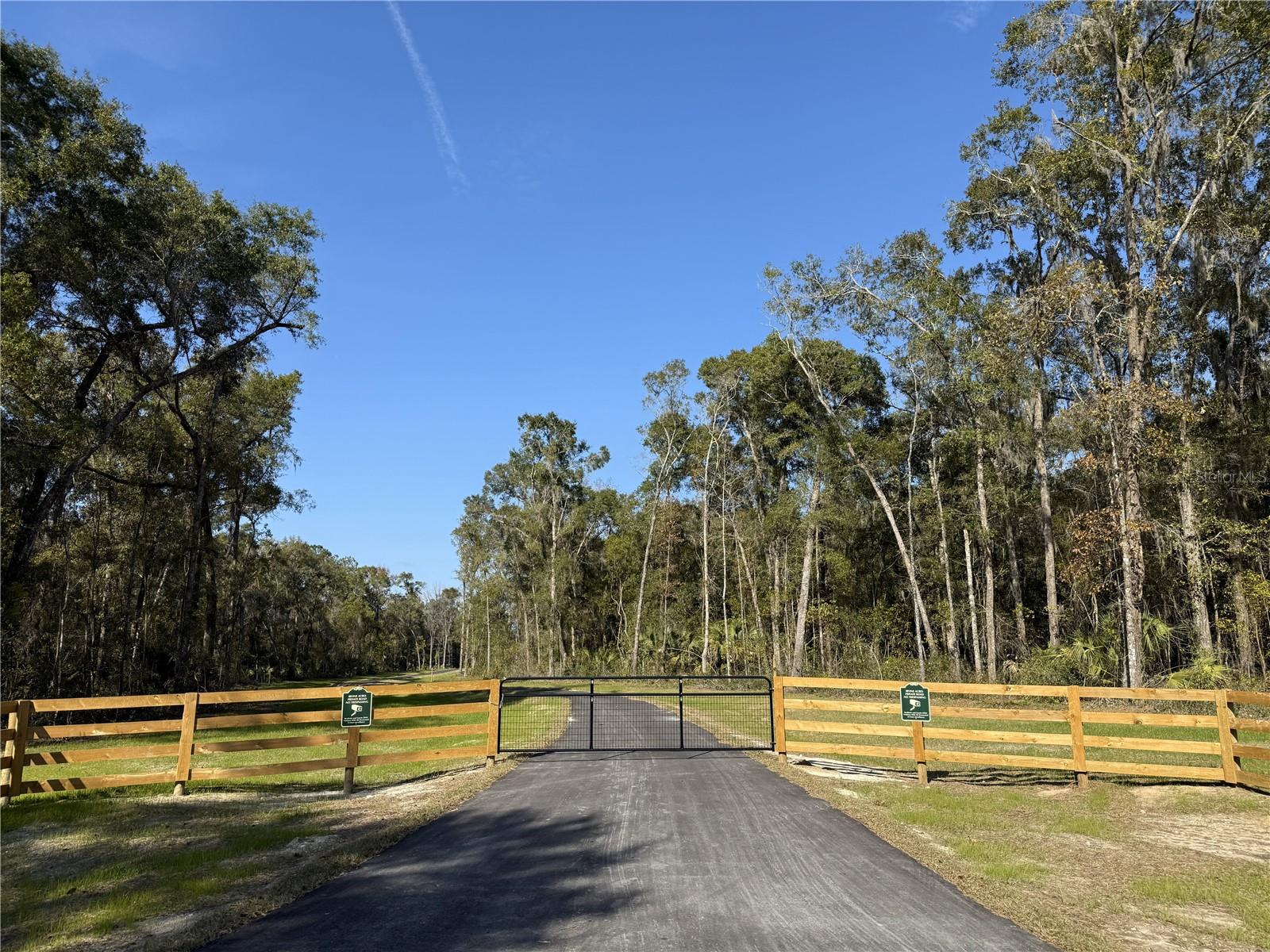 IRVINE ACRES - Land