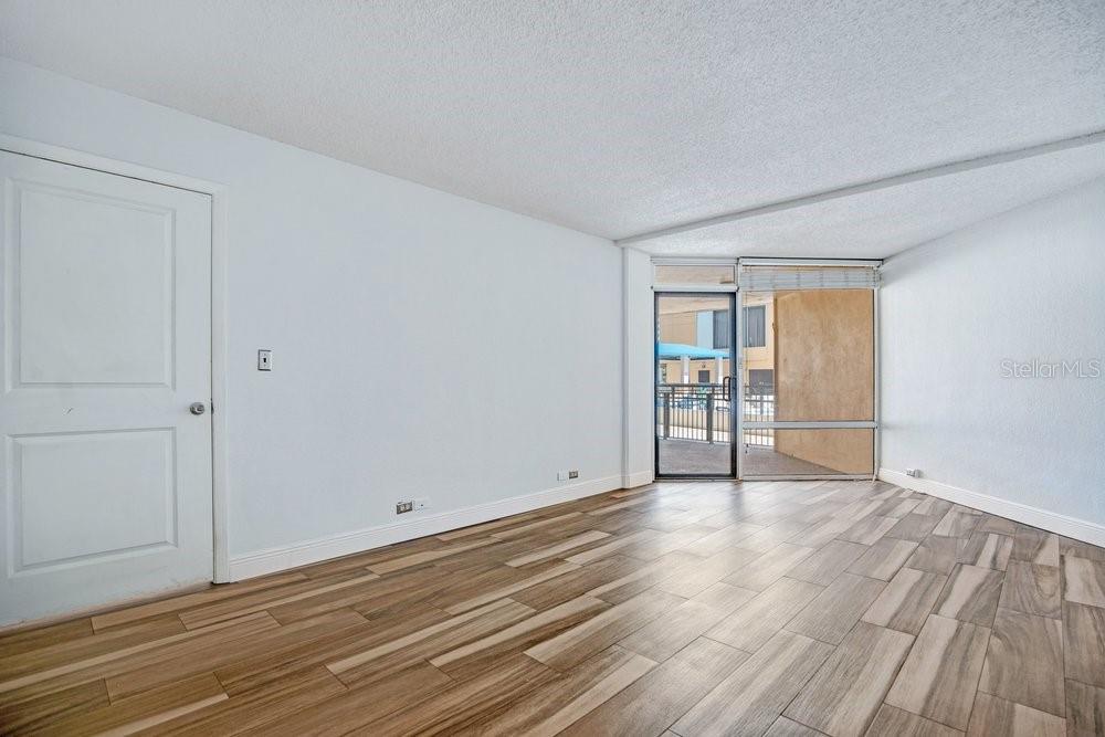 METROPOLITAN/LK EOLA - Residential