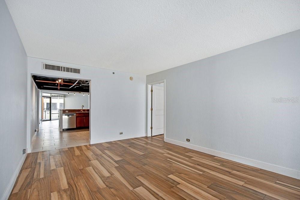 METROPOLITAN/LK EOLA - Residential