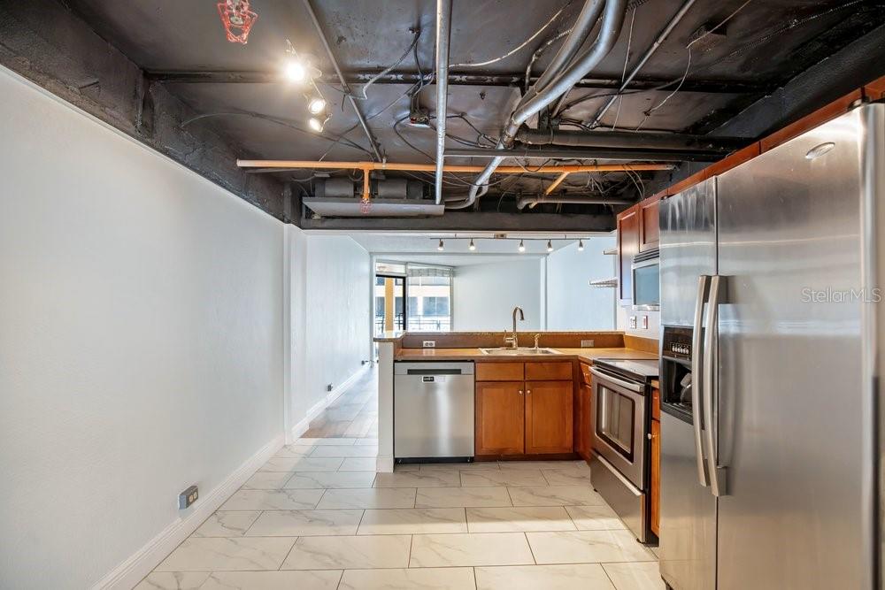 METROPOLITAN/LK EOLA - Residential