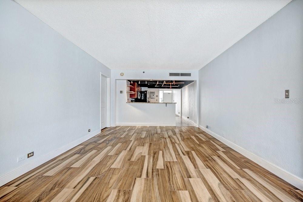 METROPOLITAN/LK EOLA - Residential