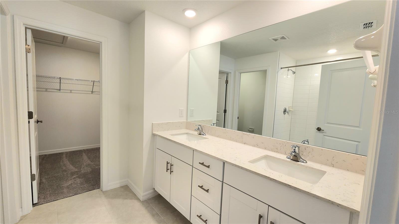 D06 HAWK TOWNHOMES - Residential Lease