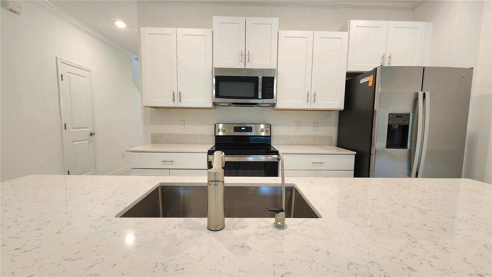 D06 HAWK TOWNHOMES - Residential Lease