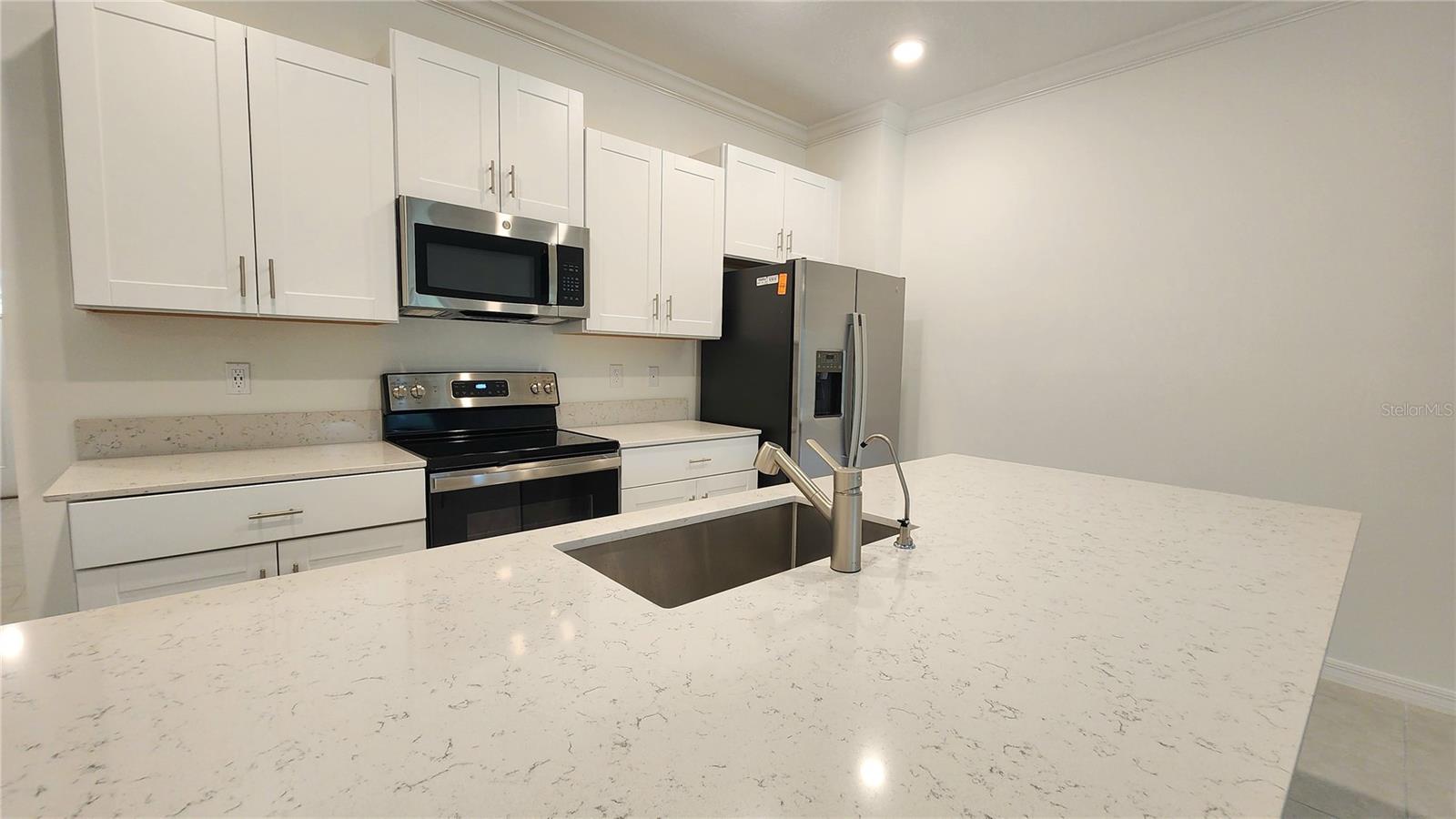 D06 HAWK TOWNHOMES - Residential Lease