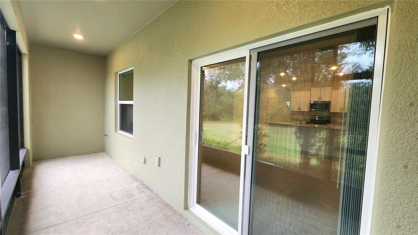 D06 HAWK TOWNHOMES - Residential Lease