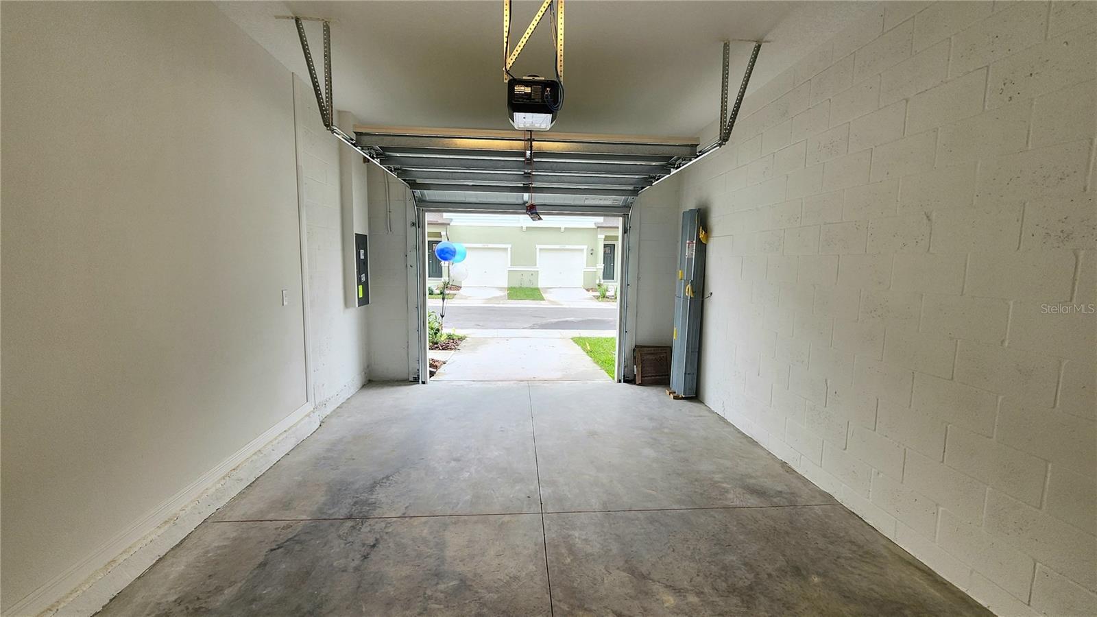 D06 HAWK TOWNHOMES - Residential Lease