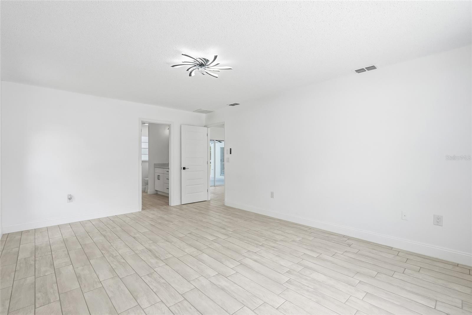 OAKRIDGE ESTATES - Residential