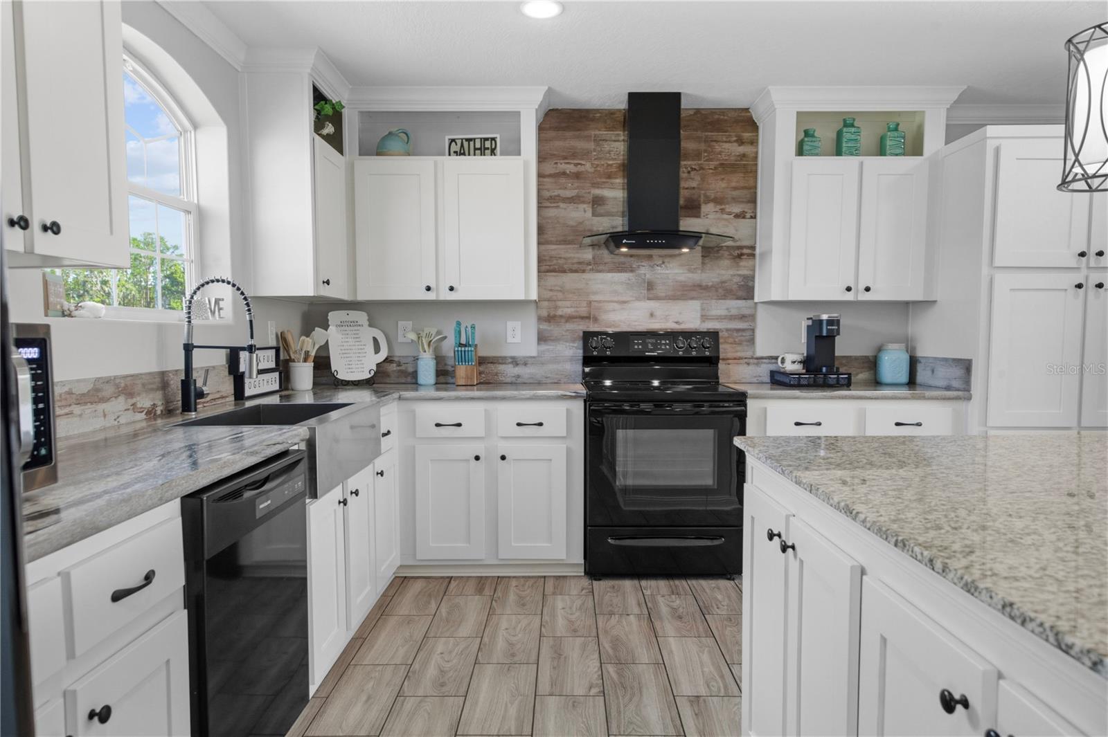 GROVELAND FARMS 15-23-24 - Residential
