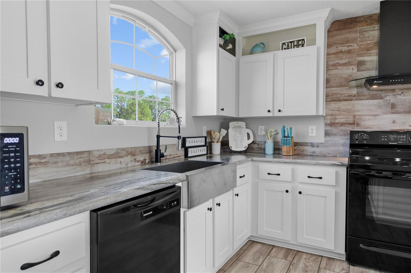 GROVELAND FARMS 15-23-24 - Residential