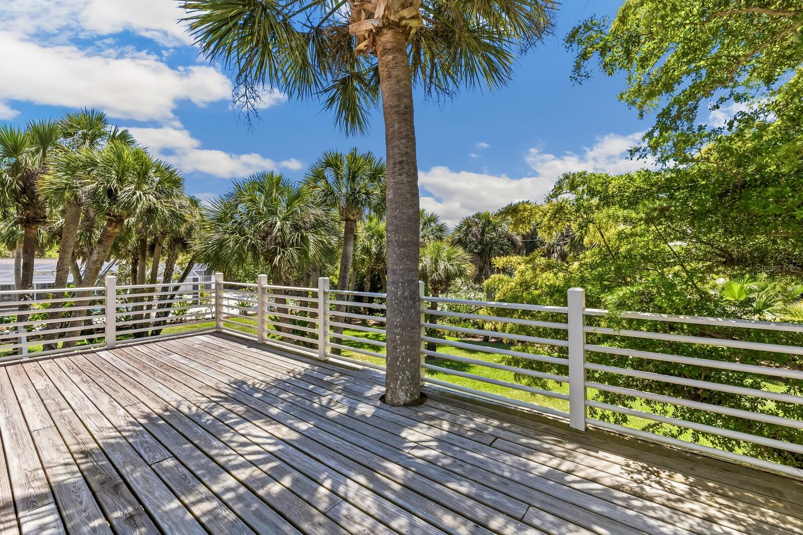 GOLDEN BEACH - Residential