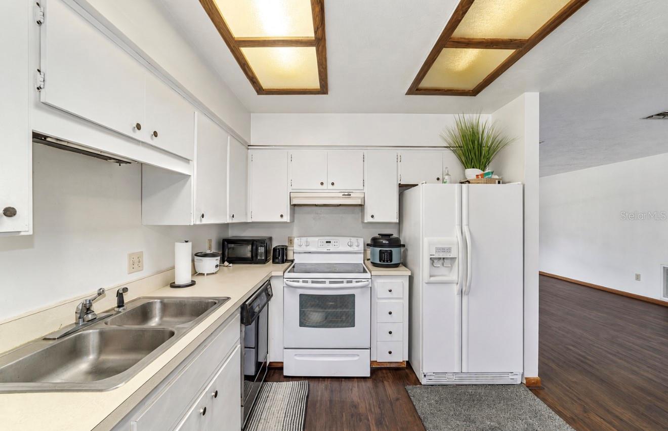 RAINBOW LAKES ESTATES - Residential