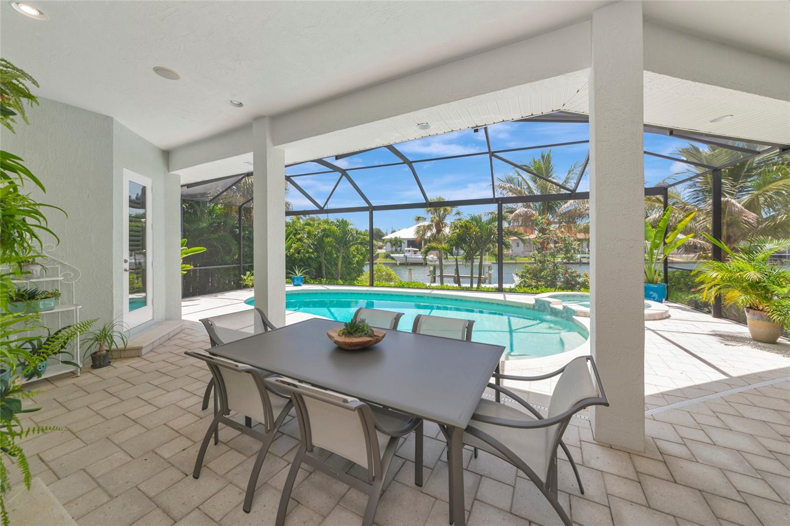SOUTHPOINTE SHORES - Residential