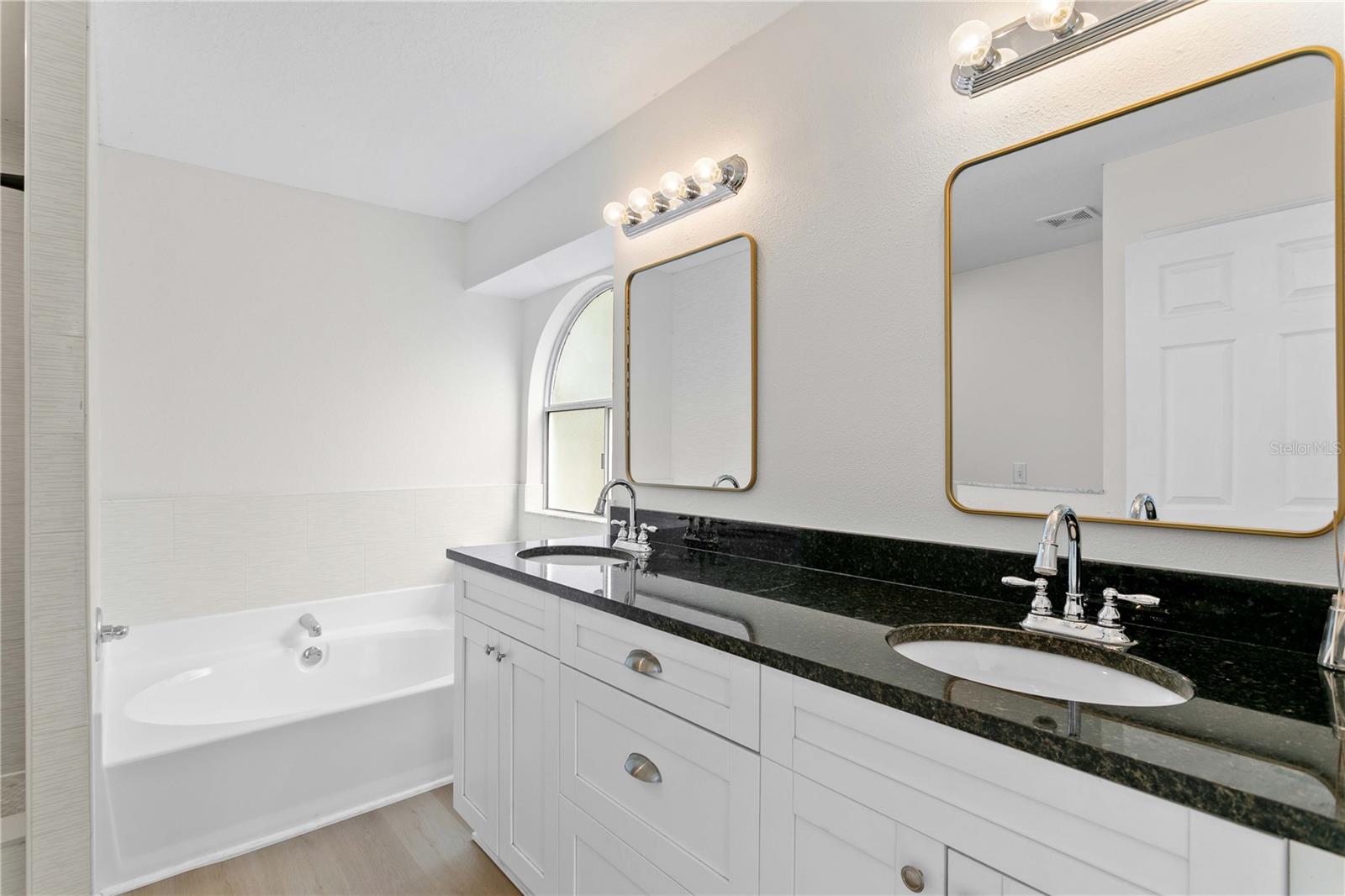 WELLINGTON HMS AT COUNTRYWAY - Residential