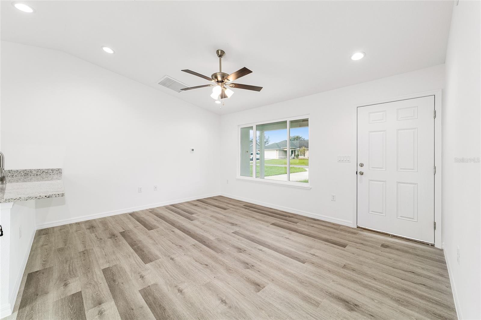 RAINBOW LAKES ESTATE - Residential