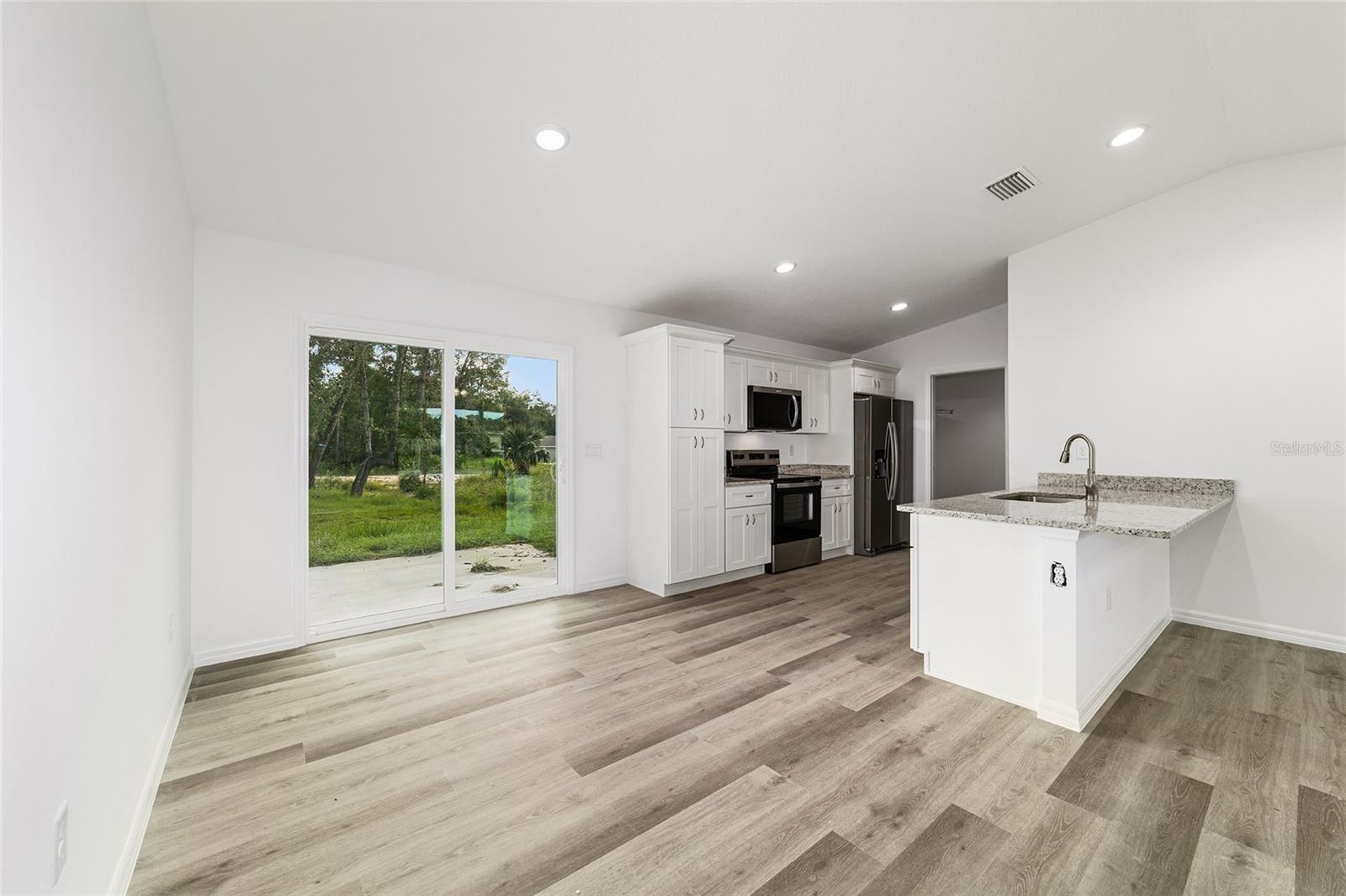 RAINBOW LAKES ESTATE - Residential