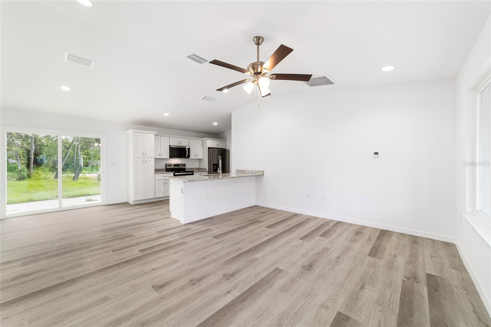 RAINBOW LAKES ESTATE - Residential