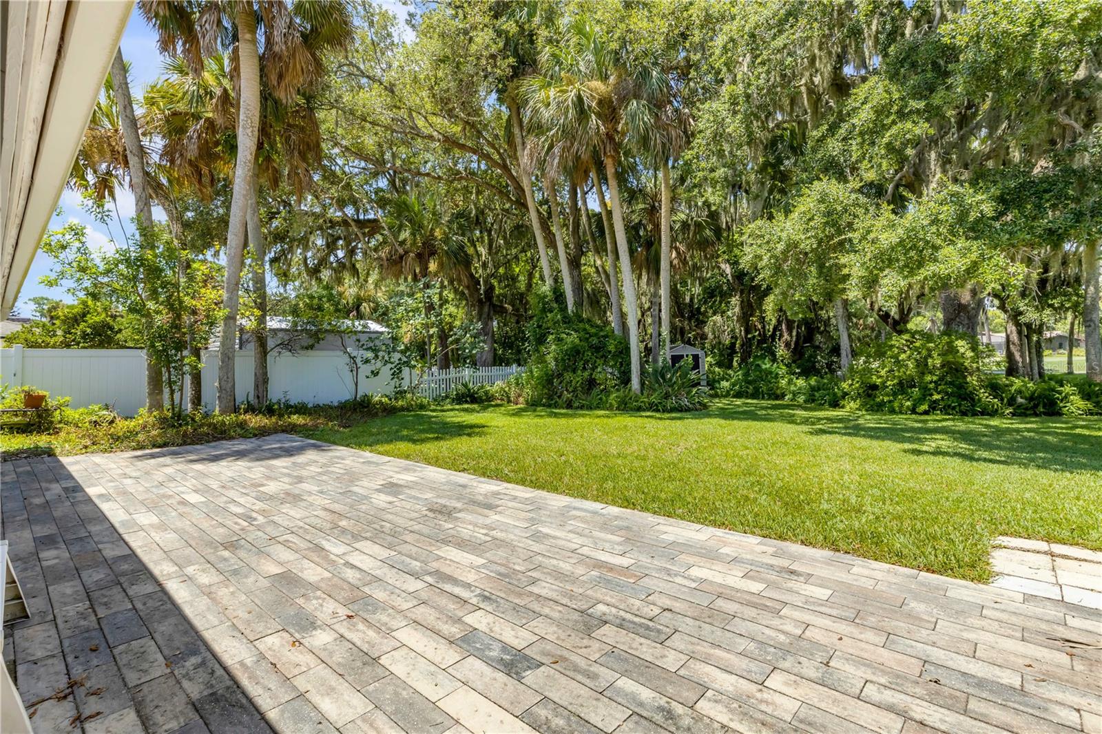 LAKE FOREST & LAKE FOREST NORTH - Residential