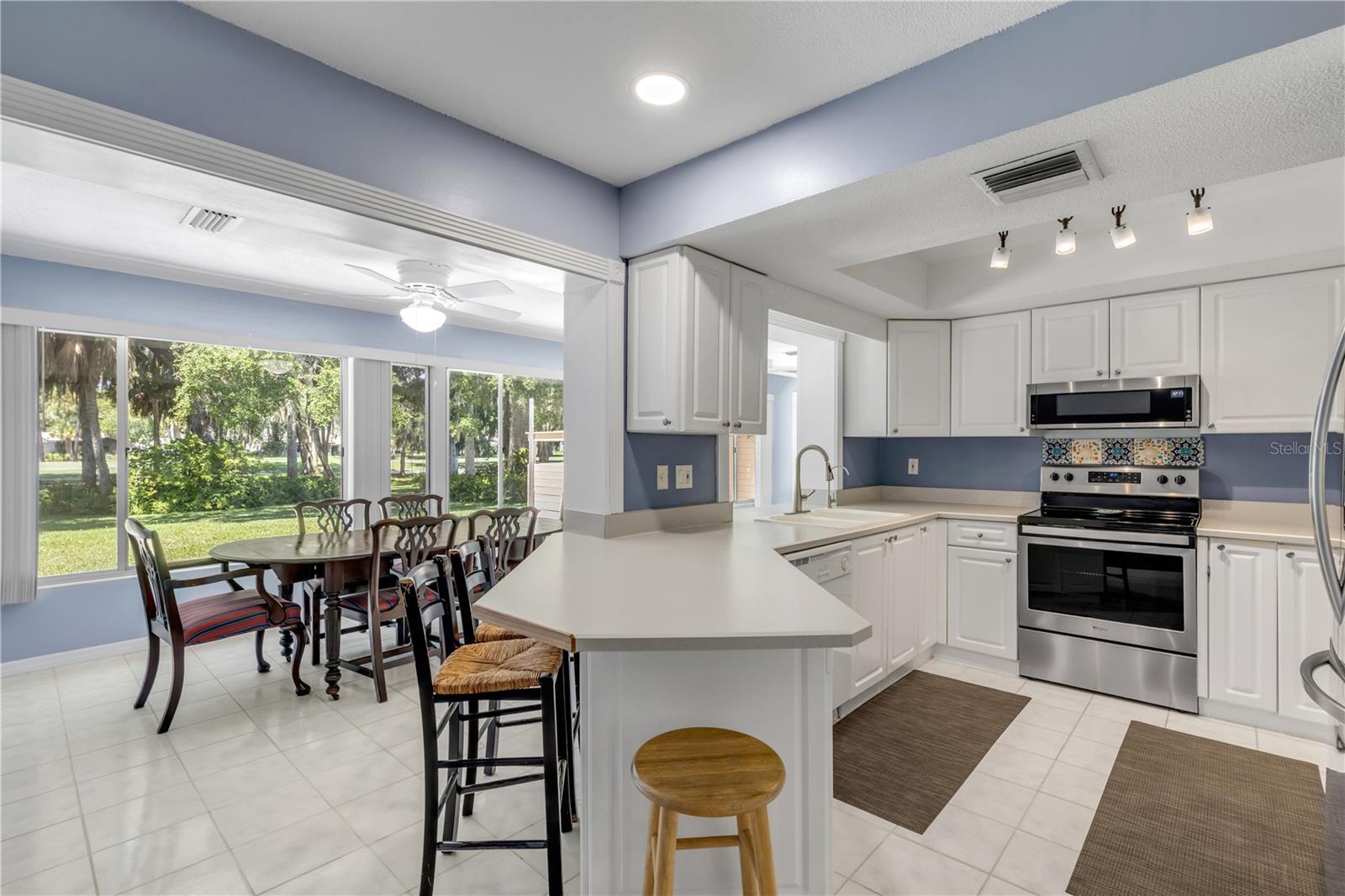 LAKE FOREST & LAKE FOREST NORTH - Residential