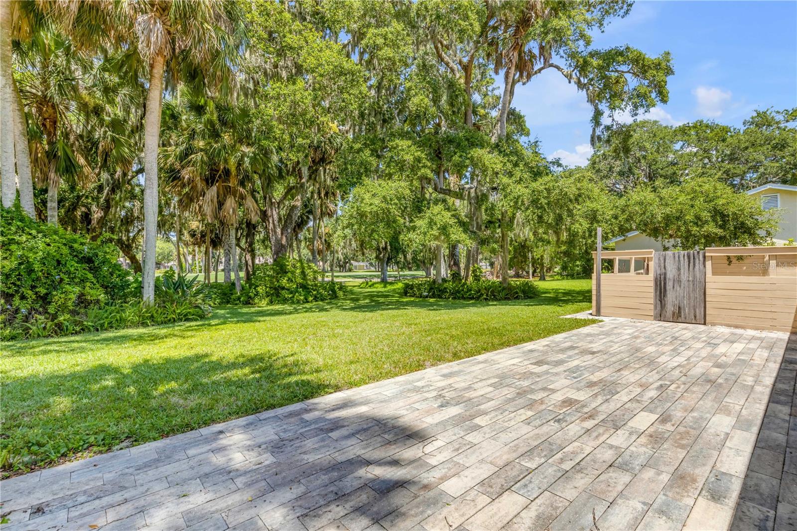 LAKE FOREST & LAKE FOREST NORTH - Residential