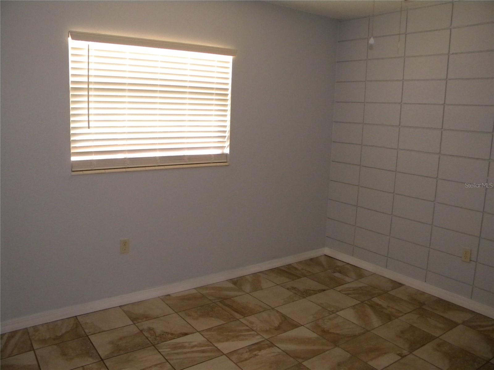 PINECASTLE PARK - Residential Lease