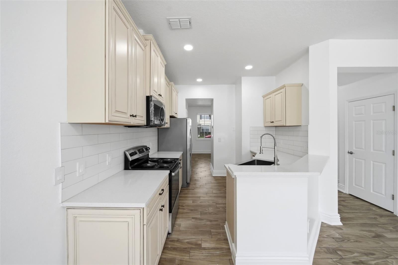 LAKES/WINDERMERE-LK REAMS TWNH - Residential