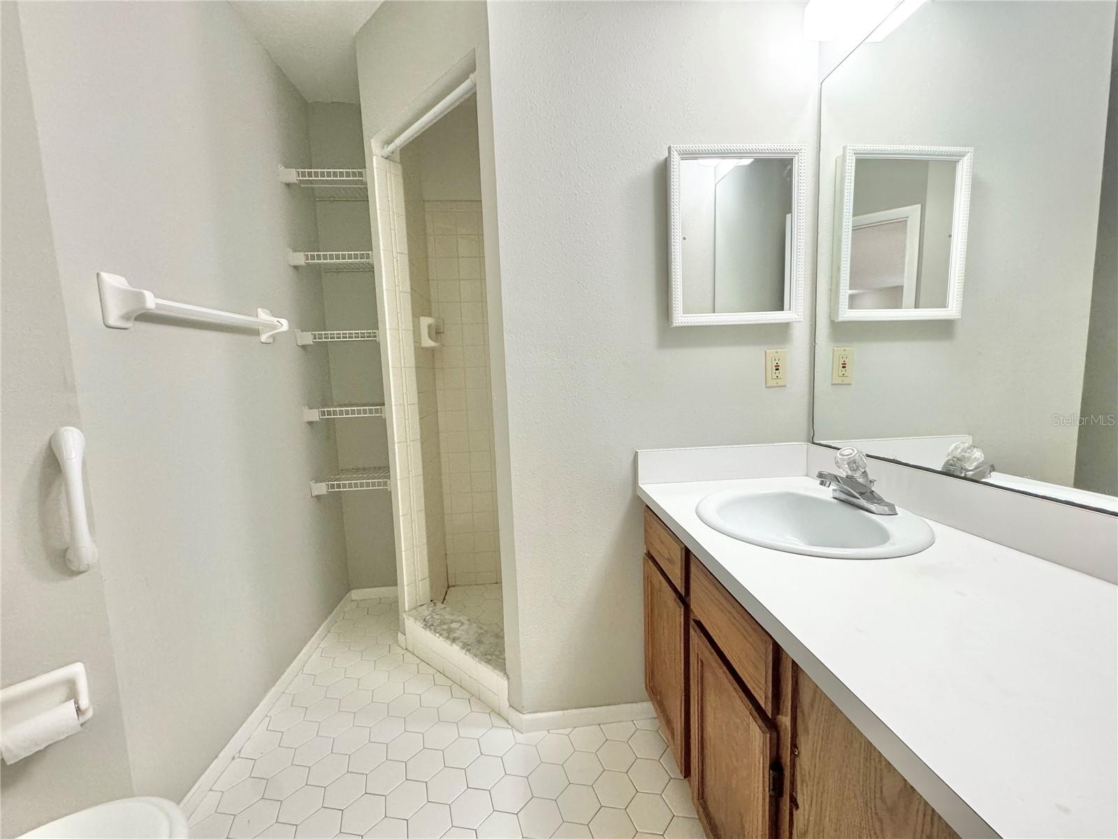 GARDEN VILLAS CONDO PH 01 - Residential Lease