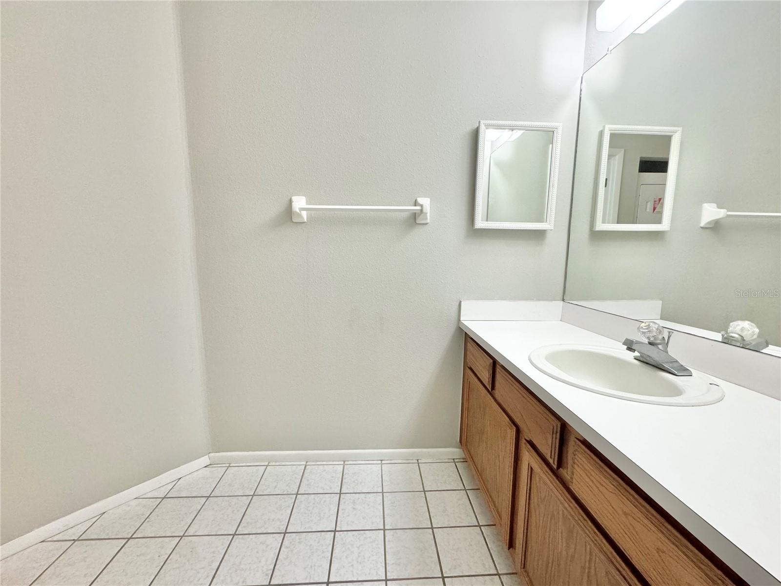 GARDEN VILLAS CONDO PH 01 - Residential Lease