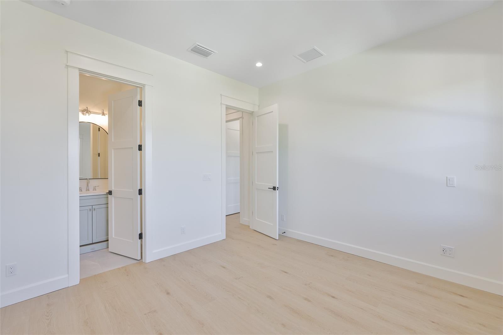 MARYLAND MANOR 2ND UNIT - Residential