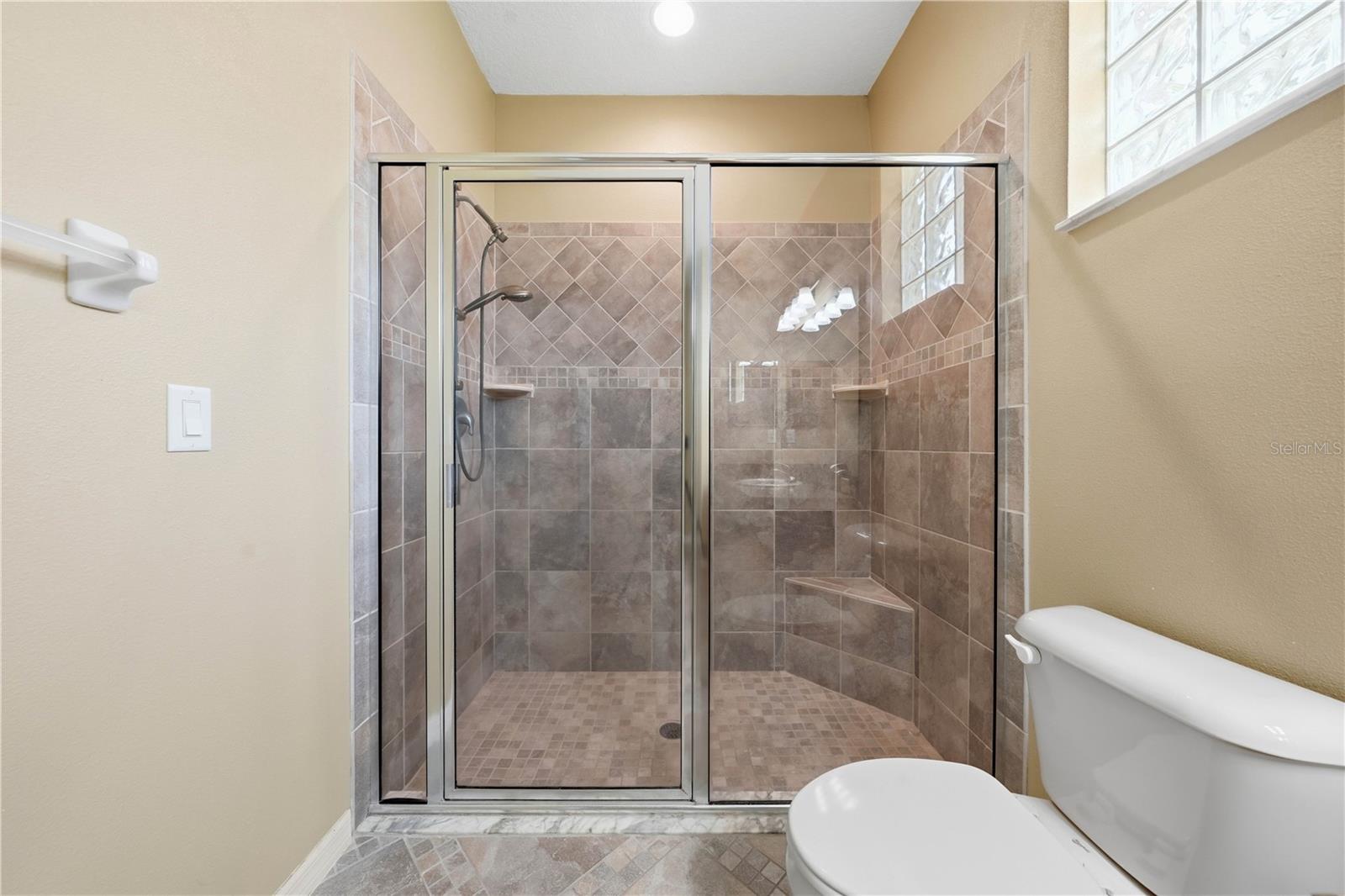 TWIN LAKES ESTATES - Residential