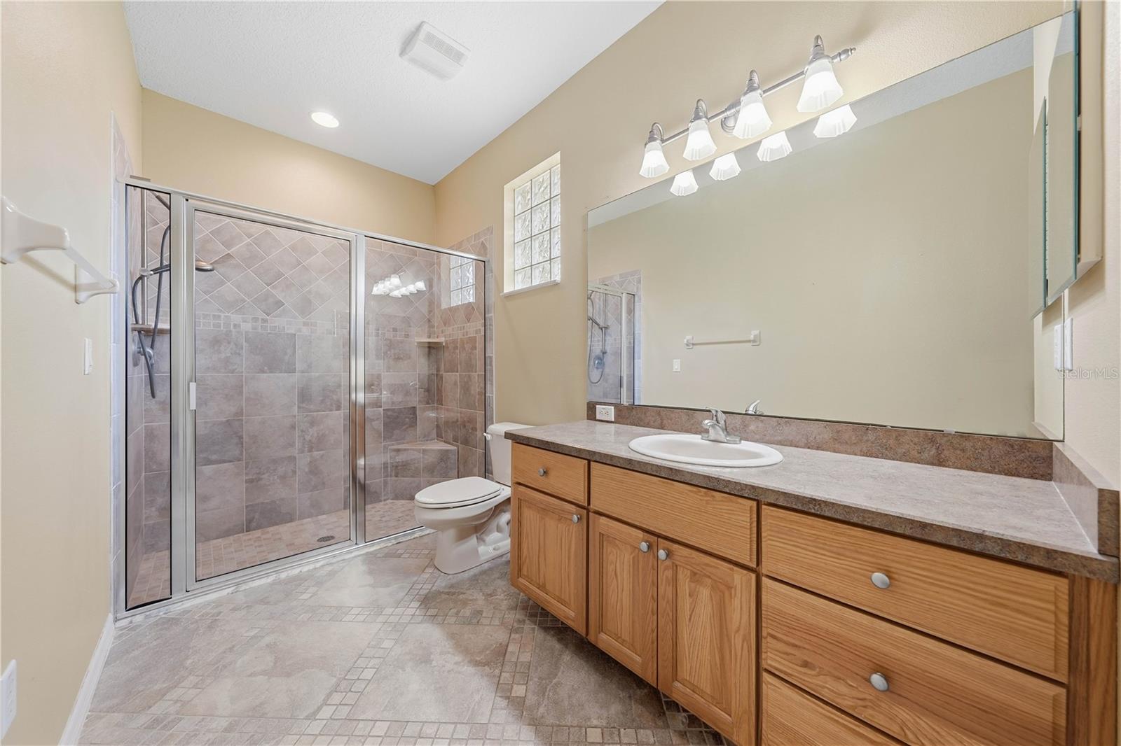 TWIN LAKES ESTATES - Residential