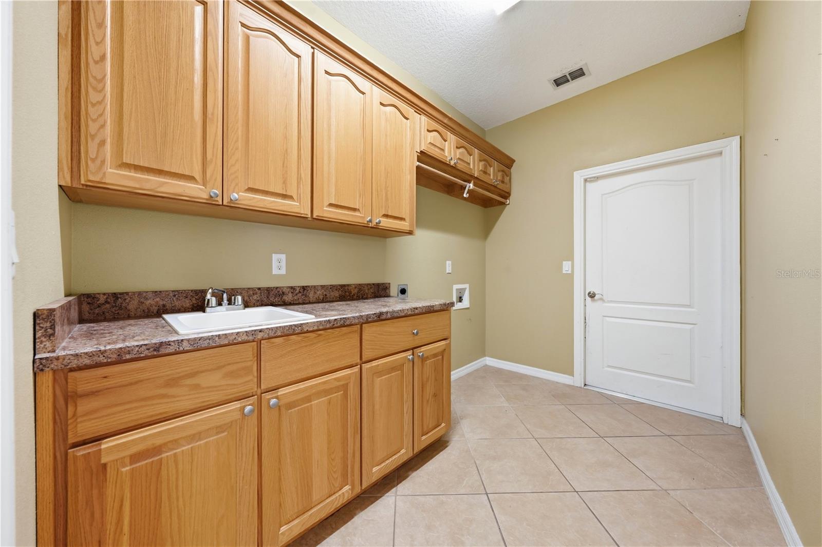 TWIN LAKES ESTATES - Residential