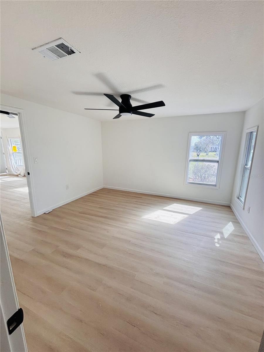 SUN COUNTRY ESTATE - Residential Lease